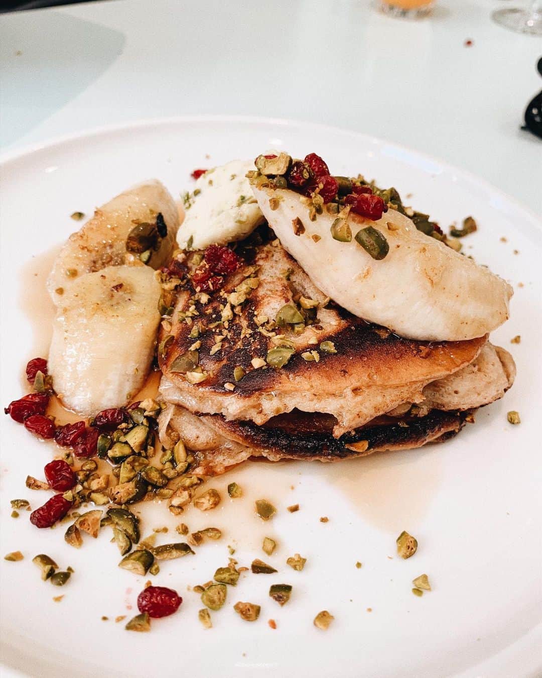 STIL IN BERLINさんのインスタグラム写真 - (STIL IN BERLINInstagram)「Had these yummy pancakes with loads of pistachios and barberries twice in just 10 days - Click the link in my bio to find out where to get them and many more delicious dishes (Szechuan noodles, Mandu with crispy covering, Tofu skin salad and mooore)」4月18日 18時28分 - stilinberlin