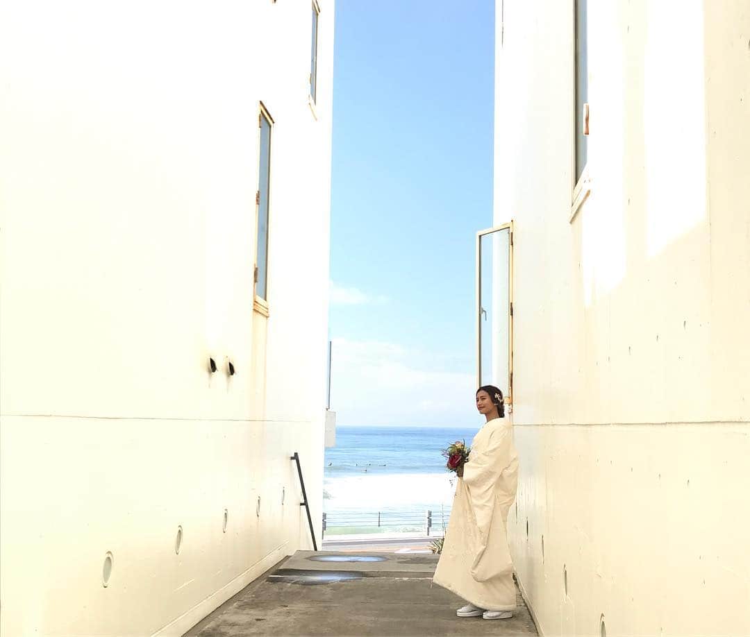 YouAさんのインスタグラム写真 - (YouAInstagram)「海と空 青と白 この場所での白無垢 素敵だった！ #shooting #wedding #bridal @ru0711  @minietmaxi」4月18日 18時29分 - youa.dressstylist