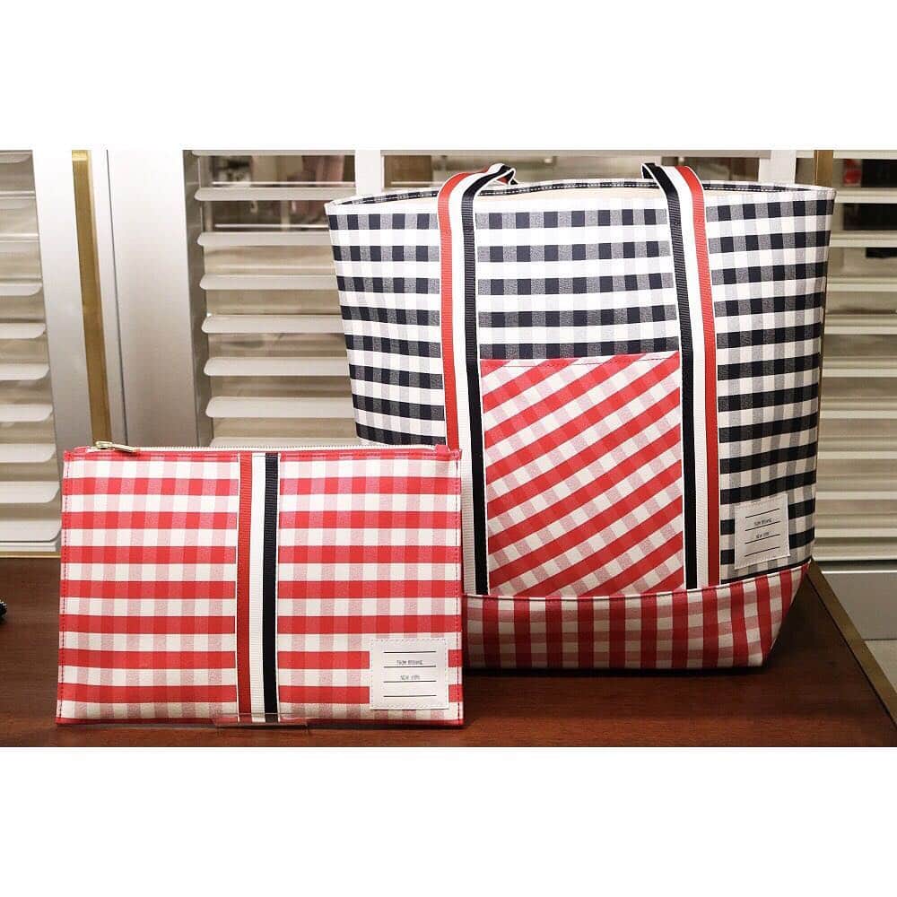 HANKYU.MODEさんのインスタグラム写真 - (HANKYU.MODEInstagram)「THOM BROWNE CHOCOLATE OPEN At 3F MODE  #Hankyu #HANKYUMODE #umedahankyu #阪急うめだ本店 #うめだ阪急 #阪急百貨店 #osaka #umeda #mode #thombrowne #トムブラウン #louissherryny #ルイスシェリーニューヨーク #chocolate #チョコレート #newopen #bag #バッグ #gift #ギフト」4月18日 18時30分 - hankyumode