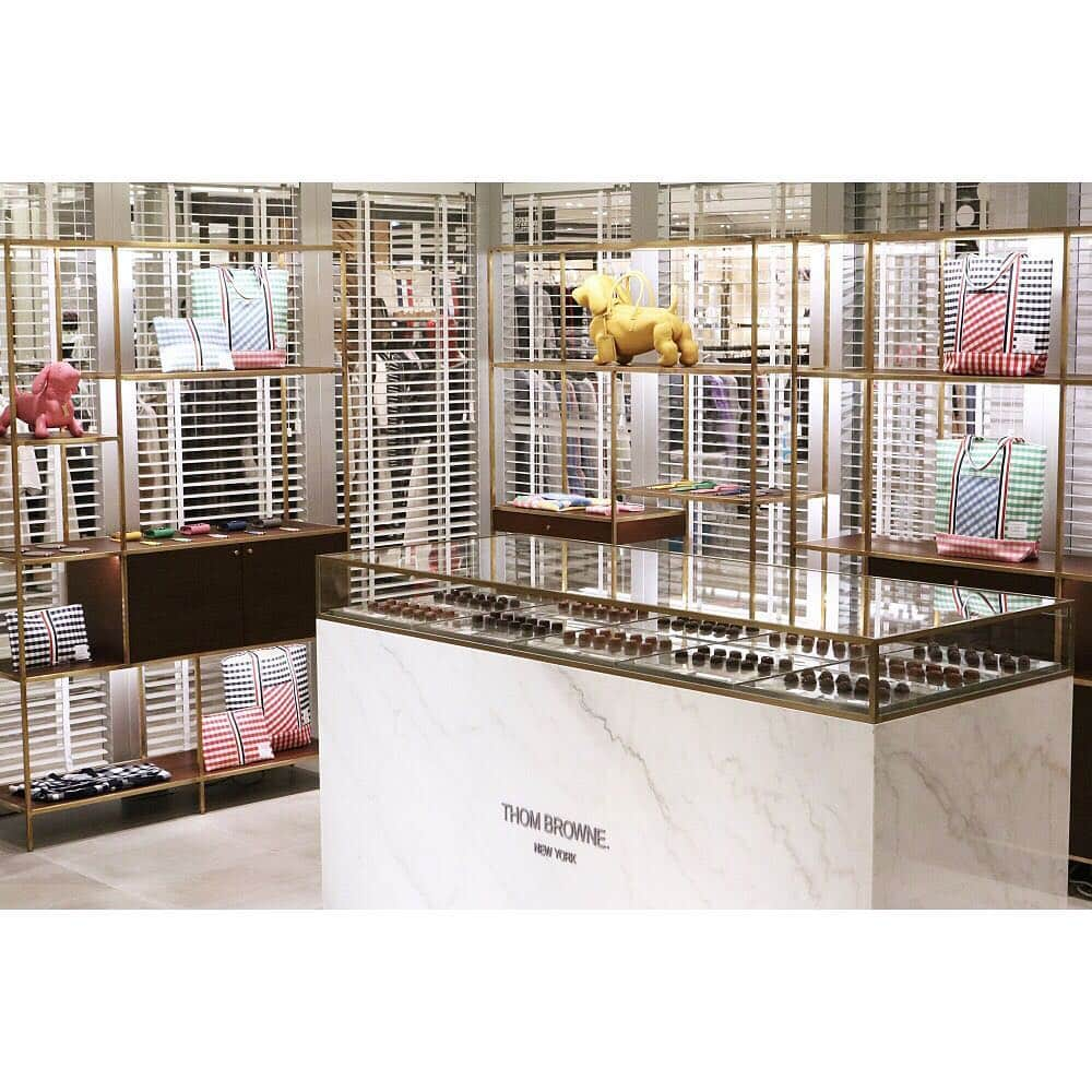 HANKYU.MODEさんのインスタグラム写真 - (HANKYU.MODEInstagram)「THOM BROWNE CHOCOLATE OPEN At 3F MODE  #Hankyu #HANKYUMODE #umedahankyu #阪急うめだ本店 #うめだ阪急 #阪急百貨店 #osaka #umeda #mode #thombrowne #トムブラウン #louissherryny #ルイスシェリーニューヨーク #chocolate #チョコレート #newopen #bag #バッグ #gift #ギフト」4月18日 18時30分 - hankyumode