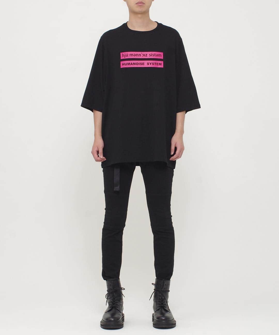 ウィザードのインスタグラム：「2019 Spring/Summer “Humanoise System"  Offical Web Store  https://wizzard.stores.jp/  PRINT BIG CUTSEW  In store now  50/2 GIZA天竺を使用しています。 軽くて耐久性、保温性にも優れたGIZAコットンを使用しています肌触りも良く、しなやかな素材感がシルエットを生かしたドレープを作ります。  #wizzard_fac #wizzard #fashion #tokyofashion  #streetfashion  #fashionphoto  #streetwearbrand  #streetwearaddicted #19ss #ウィザード #メンズファッション #ファッション #モード #モード系ファッション」