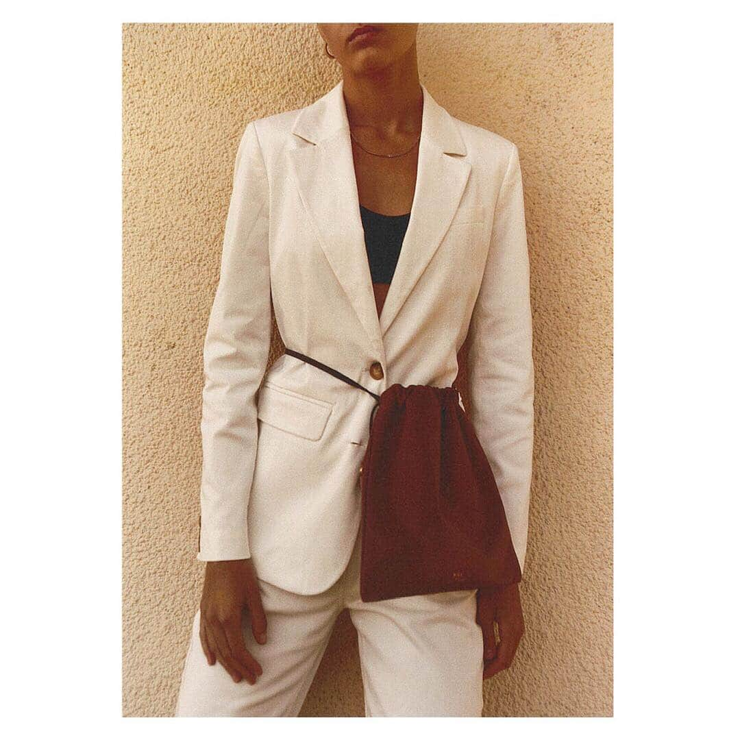 リカさんのインスタグラム写真 - (リカInstagram)「Modern tailoring ✨ | New editorial Astrid now live #suitmood #paris #finchjacket #shoebag」4月18日 18時53分 - rikastudios_