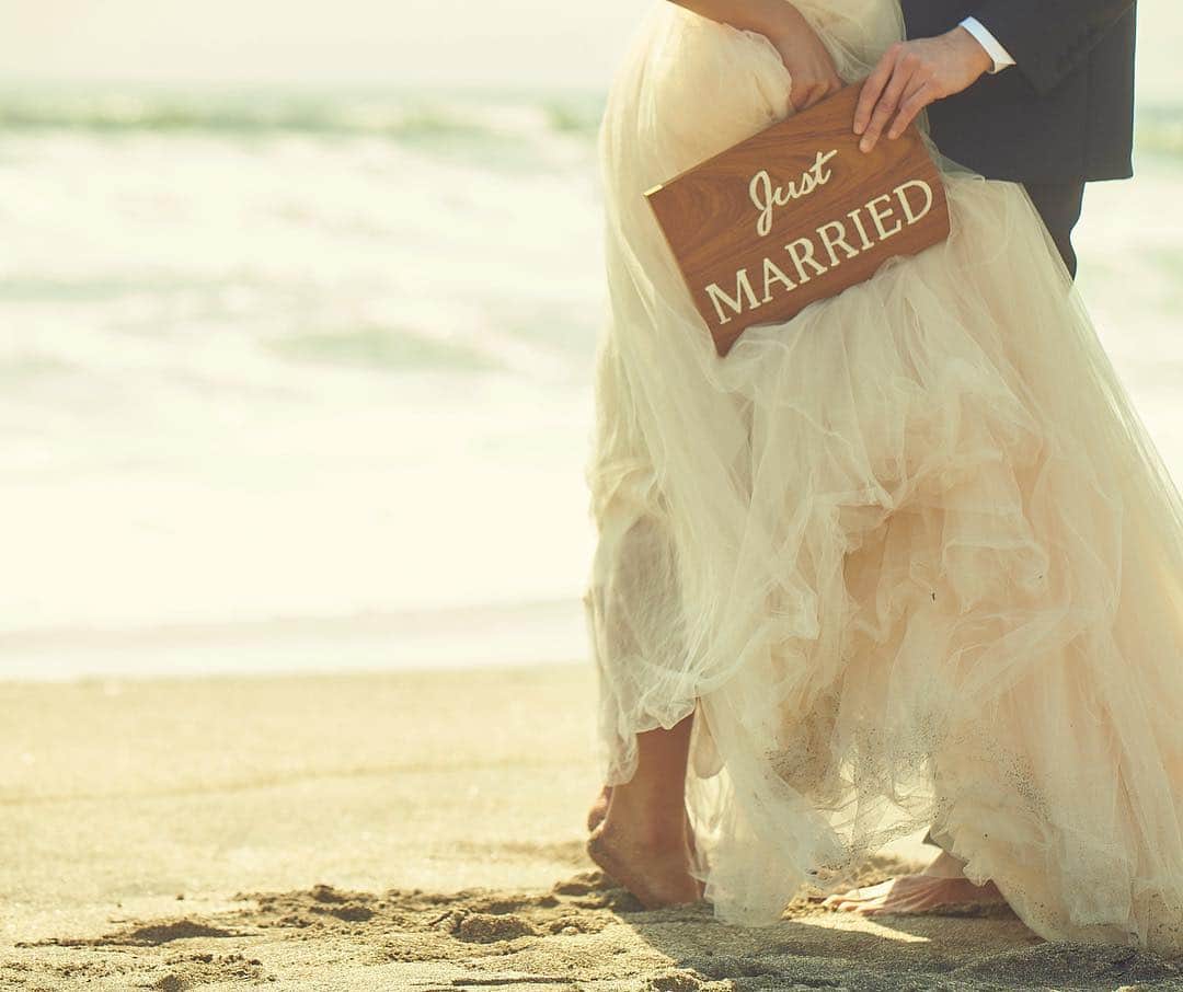 YouAさんのインスタグラム写真 - (YouAInstagram)「#beach #shooting #wedding #bridal #weddingdress」4月18日 18時45分 - youa.dressstylist