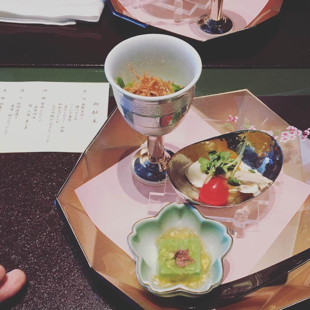 貴水博之さんのインスタグラム写真 - (貴水博之Instagram)「母上の傘寿のお祝いにプレゼントを買った後、母上のリクエストで日本食を🎉🎉🎉 #銀座 #日本橋 #傘寿 #おめでとう #母上 #お気に入りの店 #これからも #ずっと #親父と #元気で」4月18日 18時50分 - takamihiroyuki_hiroyukitakami