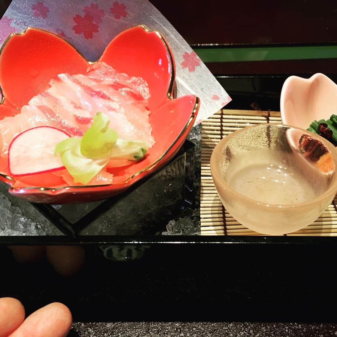 貴水博之さんのインスタグラム写真 - (貴水博之Instagram)「母上の傘寿のお祝いにプレゼントを買った後、母上のリクエストで日本食を🎉🎉🎉 #銀座 #日本橋 #傘寿 #おめでとう #母上 #お気に入りの店 #これからも #ずっと #親父と #元気で」4月18日 18時50分 - takamihiroyuki_hiroyukitakami