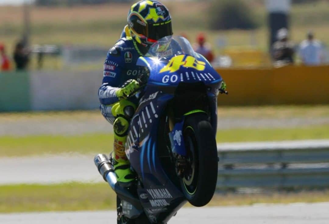 MotoGPさんのインスタグラム写真 - (MotoGPInstagram)「On this day 15 years ago... 🔙 // @valeyellow46 took his first victory with Yamaha at the 2004 South African Grand Prix in Welkom 🏆 #TBT #ThrowbackThursday #VR46 #MotoGP #Motorcycle #Racing #Motorsport #Wheelie」4月18日 19時10分 - motogp