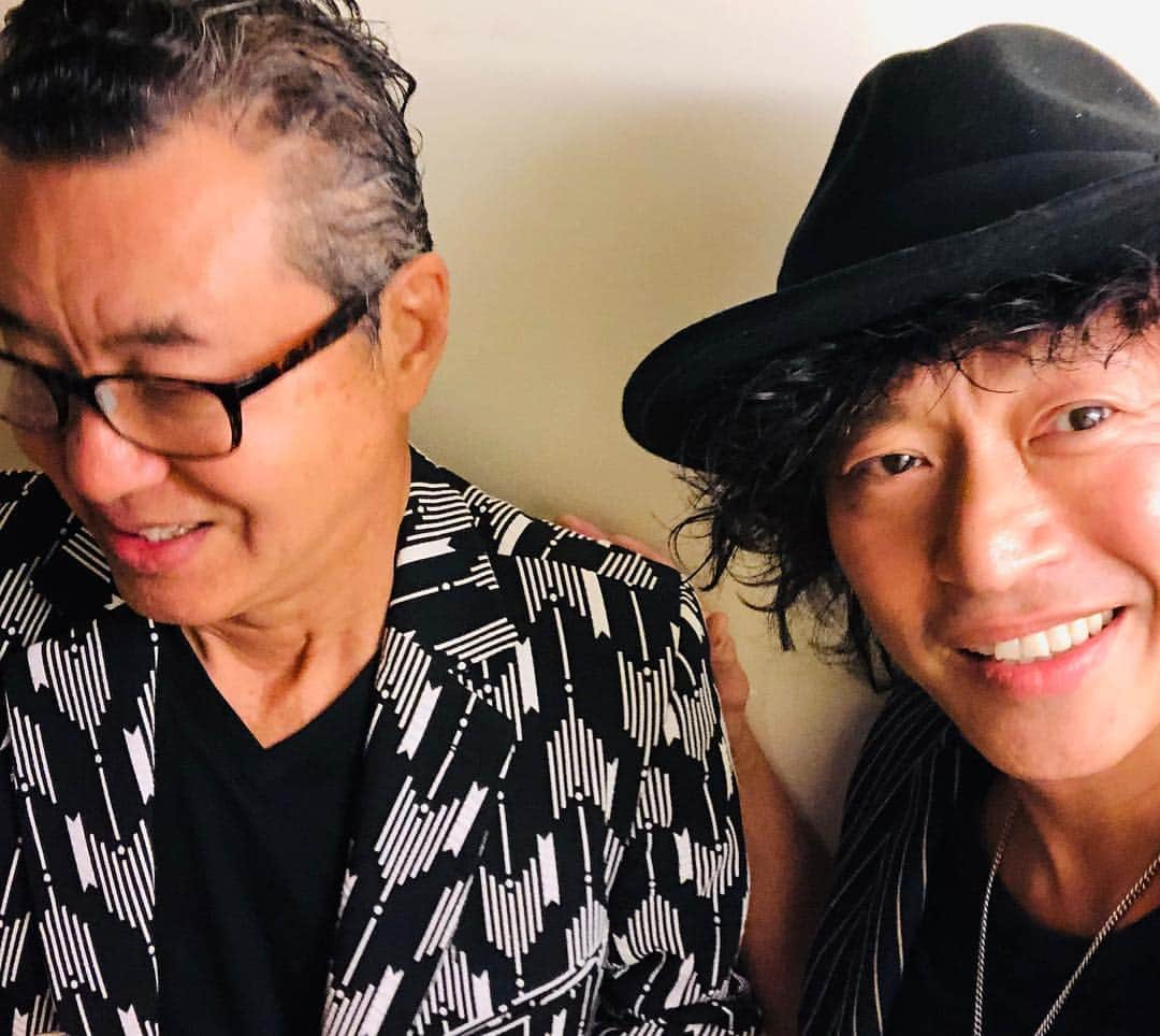 日野賢二さんのインスタグラム写真 - (日野賢二Instagram)「My Pop’s And My daughter ! 親父のライブに娘と一緒に行きました。76歳にしては超パワフルで元気^_^で安心しました。娘も久々にジジに会えて、大喜び！僕も頑張ろ〜^_^」4月18日 19時19分 - jinobass