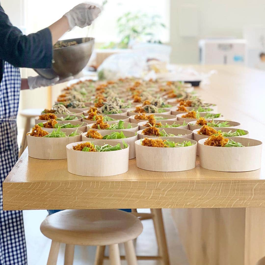 佐藤友子さんのインスタグラム写真 - (佐藤友子Instagram)「今日の社食はお弁当スタイルでした。誰かにつくってもらうお弁当て、どうしてこんなに美味しく感じるのでしょう☺️ #今日のクラシコム」4月18日 19時19分 - tomokosato_hokuohkurashi