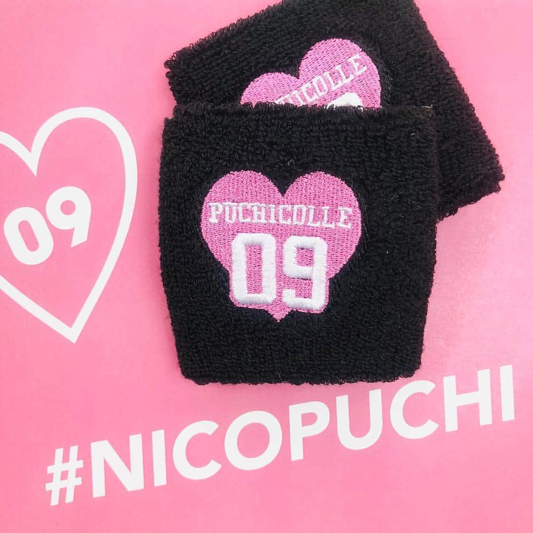ニコ☆プチのインスタグラム：「プチ☆コレ9まであと10日⚾️ 続いてのグッズは〜〜…. . スポコーデのアクセントになる 『リストバンド』✌️ ピンクの刺繍にきゅんきゅーん💕 みんなのコーデに取り入れてほしいな！ 1コ¥500です🌸. . グッズ紹介はまだまだ続きます！ 楽しみにしていてね😉. . ※グッズは品切れ次第終了です。  #ニコプチ #プチコレ9 #プチコレ #プチモ」