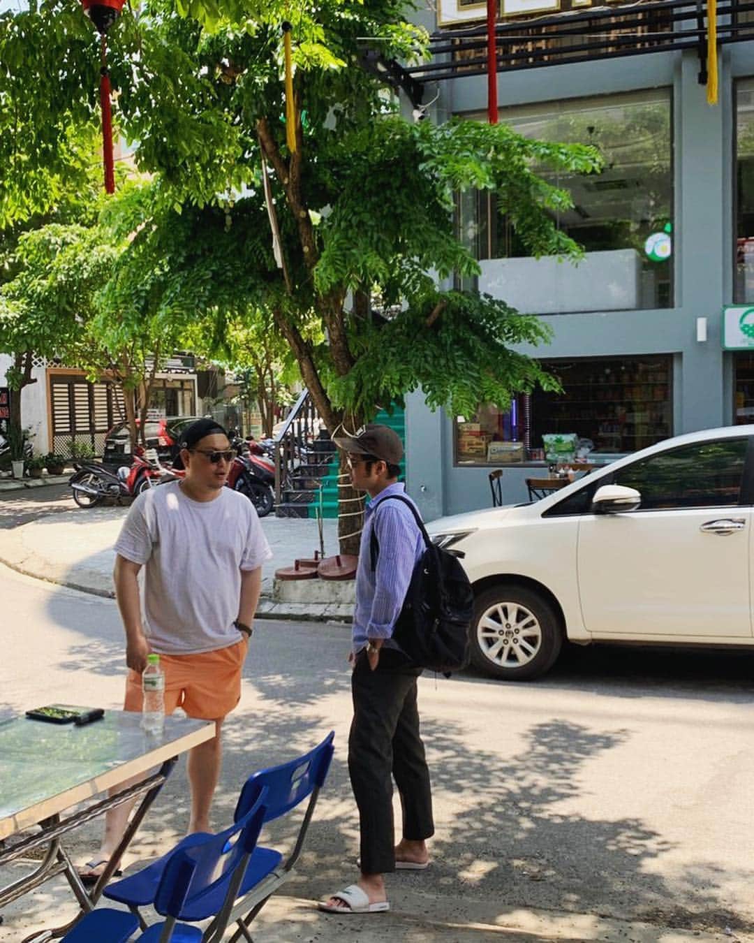 イ・キョンのインスタグラム：「친구들이 왔... 🇻🇳 #이켠」