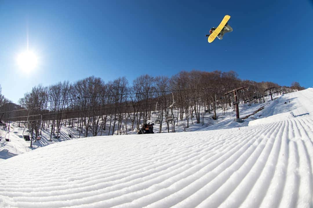 岡本圭司さんのインスタグラム写真 - (岡本圭司Instagram)「Tweak by @kazuki_udog 🌪️ He is a boss of style💯  #snowboarding  #hakuba47 #hakubavalley #tweak #nitrosnowboards  #photography  #werideforever」4月18日 19時15分 - hywod_kj