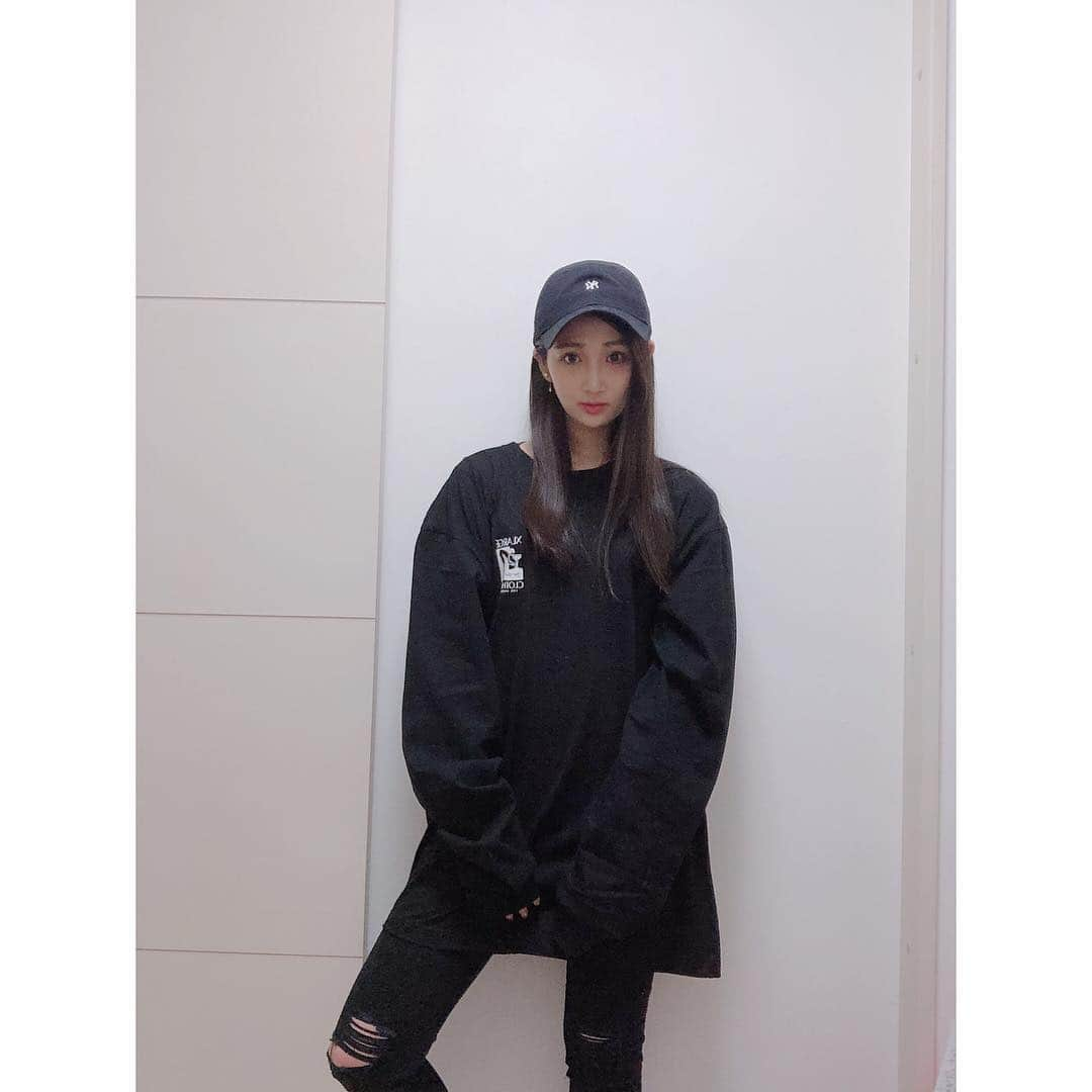 小磯陽香さんのインスタグラム写真 - (小磯陽香Instagram)「たまにはこういうのもあり？👻 #xgirl #black #ootd#小磯陽香」4月18日 19時15分 - haruka._.koiso