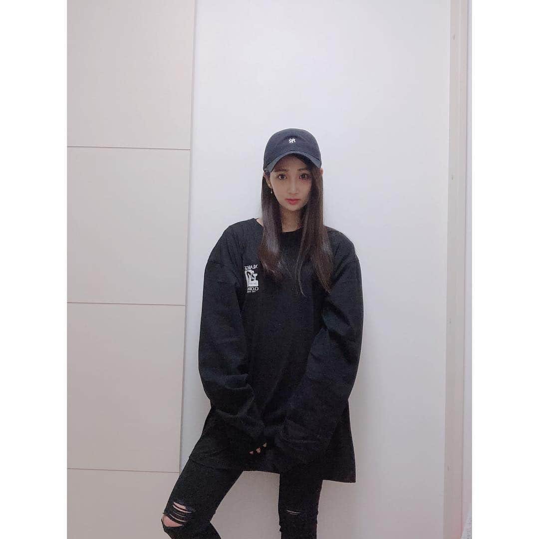 小磯陽香のインスタグラム：「たまにはこういうのもあり？👻 #xgirl #black #ootd#小磯陽香」