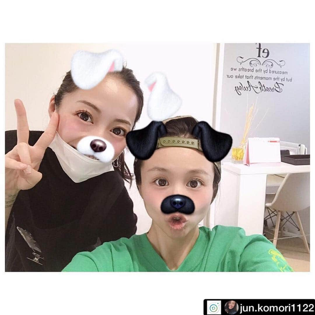 misoNosukeさんのインスタグラム写真 - (misoNosukeInstagram)「. . 可愛い妹がネイリストとなり、2店舗もオープンさせたのにもかかわらず… . 『お祝い&応援&協力』何も出来てなかったので、数年ぶりに電車に乗って（笑）横浜へ！ . ウチがジュンポに、会って話したかっただけなんだけど…ジュンポのトークもネイルも、最高でした！ . ↓ . #repost by @jun.komori1122 . . @misono_koda_official  ちゃんが @ef.nail  に来てくれました😭😭 ・ 忙しい中時間を作ってくれて、 わざわざ来てくれて、本当に嬉しかったです泣 差し入れも大量にくれたよ😭 ・ ミソノちゃんネイルは、 10本色が違うホロの可愛いネイルになりました❤️ ありがとうございました泣 ・ #efネイル#efネイル石川町#efネイル石川町店#efネイルグループ#efネイルサロン#efネイル横浜#efネイル代々木上原店オープン#efネイル代々木上原#efネイル東京店#misono ちゃん#小森純」4月18日 19時28分 - misono_koda_official