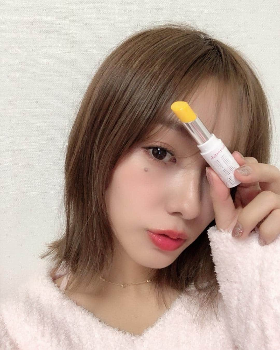 前田希美（まえのん）さんのインスタグラム写真 - (前田希美（まえのん）Instagram)「4月19日に発売されるリンメル 「ラスティングフィニッシュ ティントリップ」の 今年の春夏トレンドカラーであるレモンイエロー009​をひと足早く試させて頂きました☺︎ 見た目は派手だけど、透け感発色なので 唇に重ねると肌になじんでツヤ感が出ました。肌なじみがいいから、すっぴん風メイクにぴったり♥  発売を記念して4月中にイエローフォトを投稿するとリンメルの春色コスメアイテムが抽選で当たるInstagram投稿キャンペーンを実施しているそうです。  #はじめるリンメル #HELLOYELLOW ​#リンメル #ティントリップ #レモンイエロー #PR」4月18日 19時25分 - maeda_nozomi