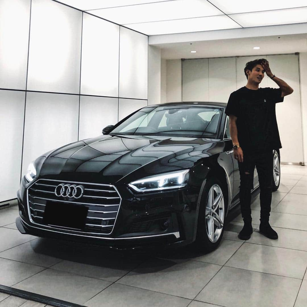 山中海輝さんのインスタグラム写真 - (山中海輝Instagram)「________________________________________________________ I can't wait to exploring Japan with my new Audi A5. 小さいときからの目標というか夢がまた１つ、24歳になって叶えられた。 ________________________________________________________ @audi.japan.sales  @audijapan」4月18日 19時25分 - kaikiyamanaka