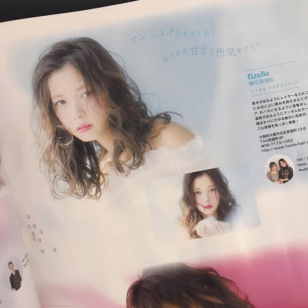 alisaのインスタグラム：「. ar5月号📚💕 ありがとうございました💗 . #ar #ナチュラルメイク #雑誌掲載 #ヘアカタログ #セミロング #オフショル #美容室 #美容師 #サロンスタイル #撮影 #梅田 #fizelle」