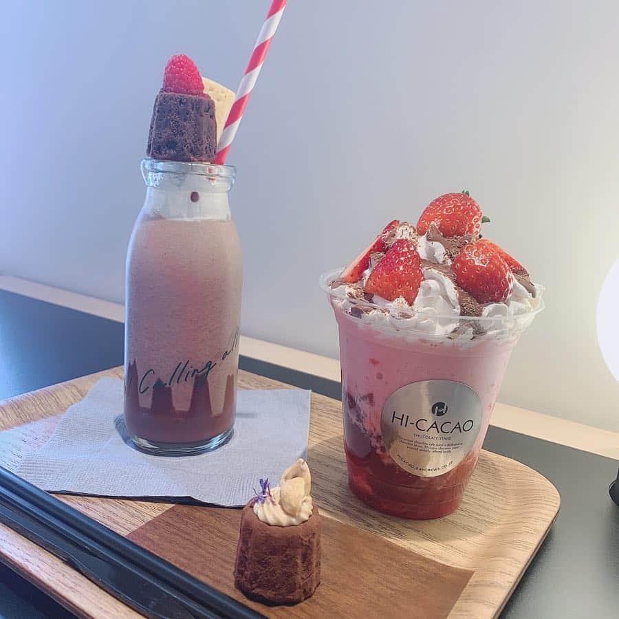 長谷川怜華さんのインスタグラム写真 - (長谷川怜華Instagram)「.. .. 念願のhi cacao♡  チョコレートドリンク にしました😋✨ cacaoが 濃くてすごく美味しかった♪  カヌレが 生チョコみたいで 初めて食べた感じ♡🍫♡ #hicacaochocolatestand  #hicacao #代官山 #代官山カフェ」4月18日 19時38分 - hasegawa_reika