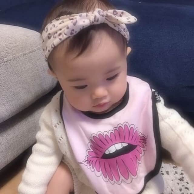 夢咲りおなさんのインスタグラム写真 - (夢咲りおなInstagram)「初ベビー用品作りました🍼  正直売れるのかなー？って思いながらも ベビースタイ可愛く仕上がったので明日から販売致します👄 👉@blackant96 かトップURLからショップ飛べます。  後ろボタン留めなので簡単に 取り外し可能です。 4カラー、ロゴデザイン大小展開になります。  簡単なラッピングもご用意してますので プレゼントなんかにも良いかと💗  お友達からも『可愛い』『欲しい』って言ってもらえて 可愛い写真たくさん送って貰いました💗💗 みなさんからのタグ付け写真など 楽しみにしてます♡⍢⃝ . . . #BLACKANT#ブラックアント#ベビー用品#新作#赤ちゃん#赤ちゃん用品#ベビースタイ#よだれかけ#可愛い#インスタ映え#ゆめりお」4月18日 19時46分 - yumerio0906