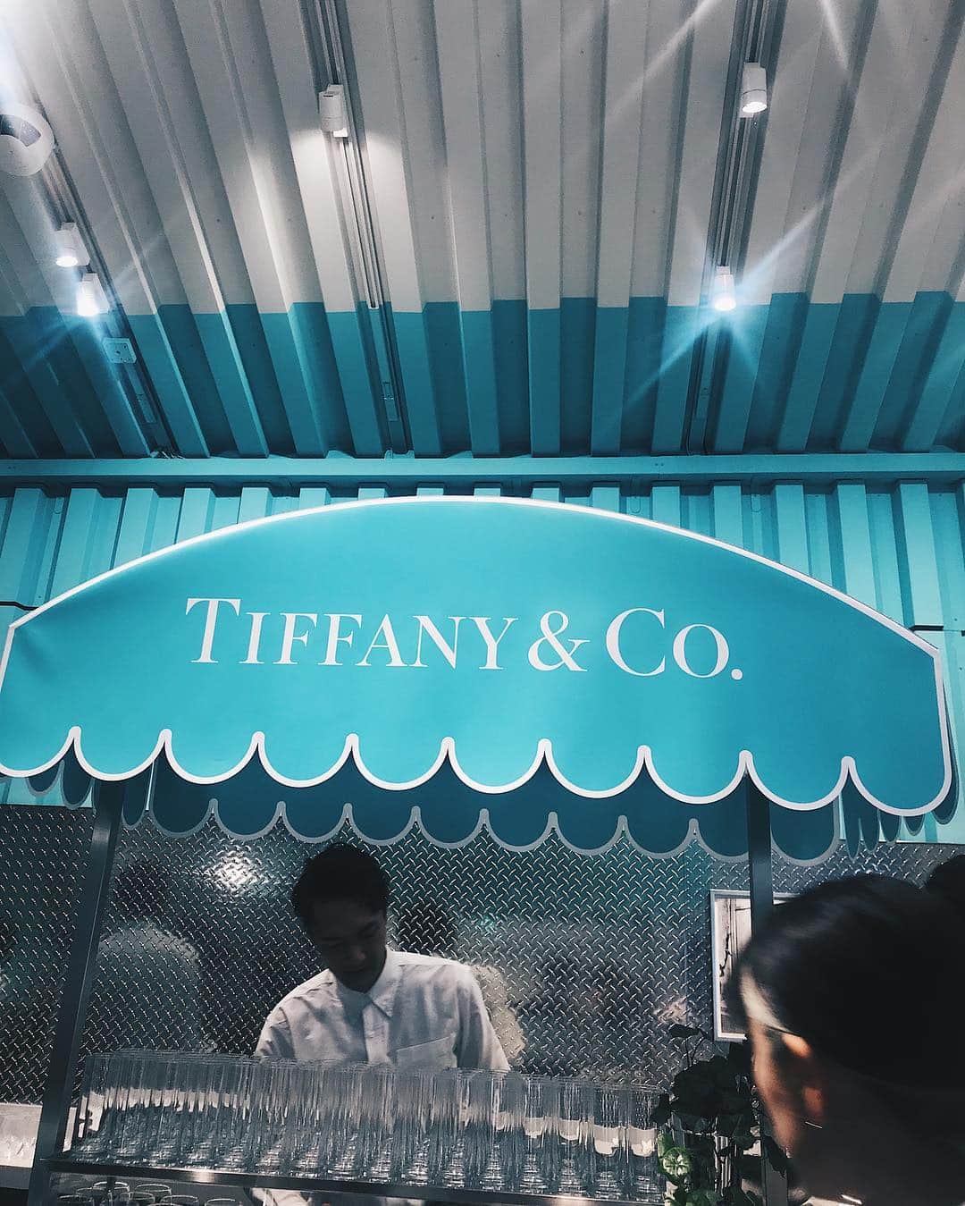 向井太一さんのインスタグラム写真 - (向井太一Instagram)「明日から原宿キャットストリートにオープンするティファニーのコンセプトストア「ティファニー@キャットストリート」のレセプションパーティーに招待していただきました。 ジュエリー、バッグなどの販売はもちろん、カフェも併設してて内装も可愛かった！  #TiffanyxCatStreet @tiffanyandco」4月18日 19時54分 - iamtailjp