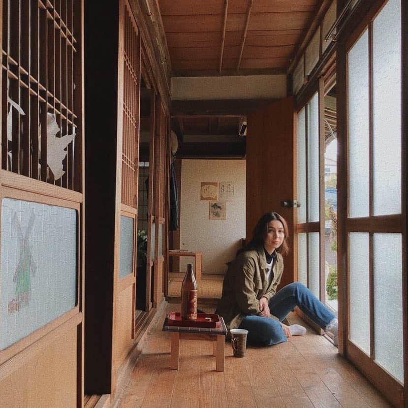 ジュリア バレットのインスタグラム：「5/15/19 🖤」