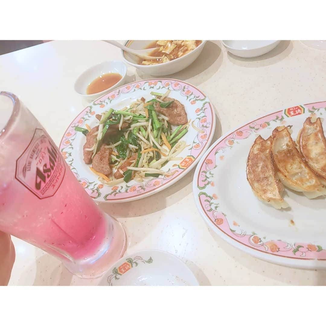 小林レイミさんのインスタグラム写真 - (小林レイミInstagram)「ピンク基調のどんなカフェよりここが一番映え🍲🍺🌸 #ピンク #映え #リクエスト #餃子の王将 #餃子 #このシロップ色酒がめちゃくちゃ美味しい #sweet #スウィートインスタ #pink #pinkcafe #dumplings #chinesefood #pinkhair #kawaii #izakaya #l4l #colorful #gyoza #eating #yum #tokyolife」4月18日 19時52分 - _reimi._____