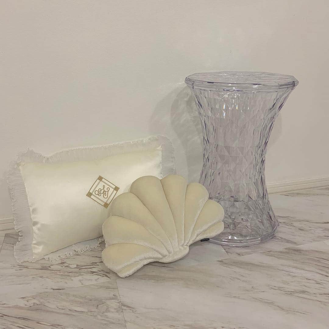 のインスタグラム：「Kartell Stone💎 リプロですがタグ付けしちゃう🏷🥺♡昨日は久々の質問、全然答えきれなかったけどたくさんのラブをありがとう🥰  #kartell #shellydetiti #francfranc #tomomisroom」