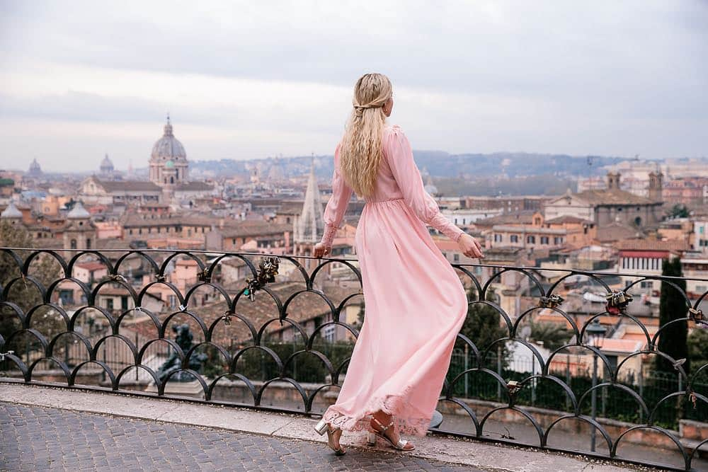 ナタリア・マリフさんのインスタグラム写真 - (ナタリア・マリフInstagram)「Ну раз вам так зашла нежность 🌸🌸🌸 A little princess 👸 in Rome 🌸🌸🌸 #malykh_trip #фотографрим #фотографвриме #италия #рим #вилламедичи #вид #italy #rome #roma #римскиеканикулы #photoshoot #photo #beautiful #view」4月18日 20時11分 - natalia_malykh_17