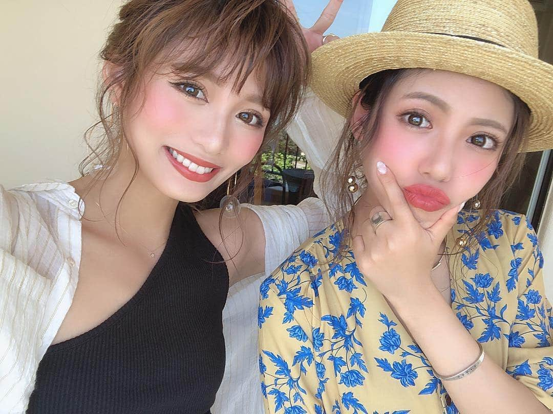 伊藤実祐さんのインスタグラム写真 - (伊藤実祐Instagram)「. . 🌈 伊藤姉妹 沖縄旅行 さいこうでした💓 . . もう何回来てるやろうか、、 でも、何回来ても来るたび癒される😌💭 . . . やし、やっぱり、、 " 誰と行くか " で楽しさは何倍にもなるね！ . . どこに行くか より 誰と行くか が大事。な。 . . ありがとう、りこ。♥️ . . さ、帰ります。✈️💨⭐️ . . 沖縄投稿ゆっくりUPしていこっと❤︎ 引き続きお付き合い下さいませ。 . . #沖縄 #okinawa #沖縄旅行 #ホテル日航アリビラ #伊藤姉妹 #姉妹旅行 #姉妹 #伊藤莉子 #りこ先生 #伊藤実祐 #いとうみゆ #みゆちゃい . . 沖縄 だいすきです。 . 莉子 もっともっと だいすきです。 .」4月18日 20時04分 - miyu.61