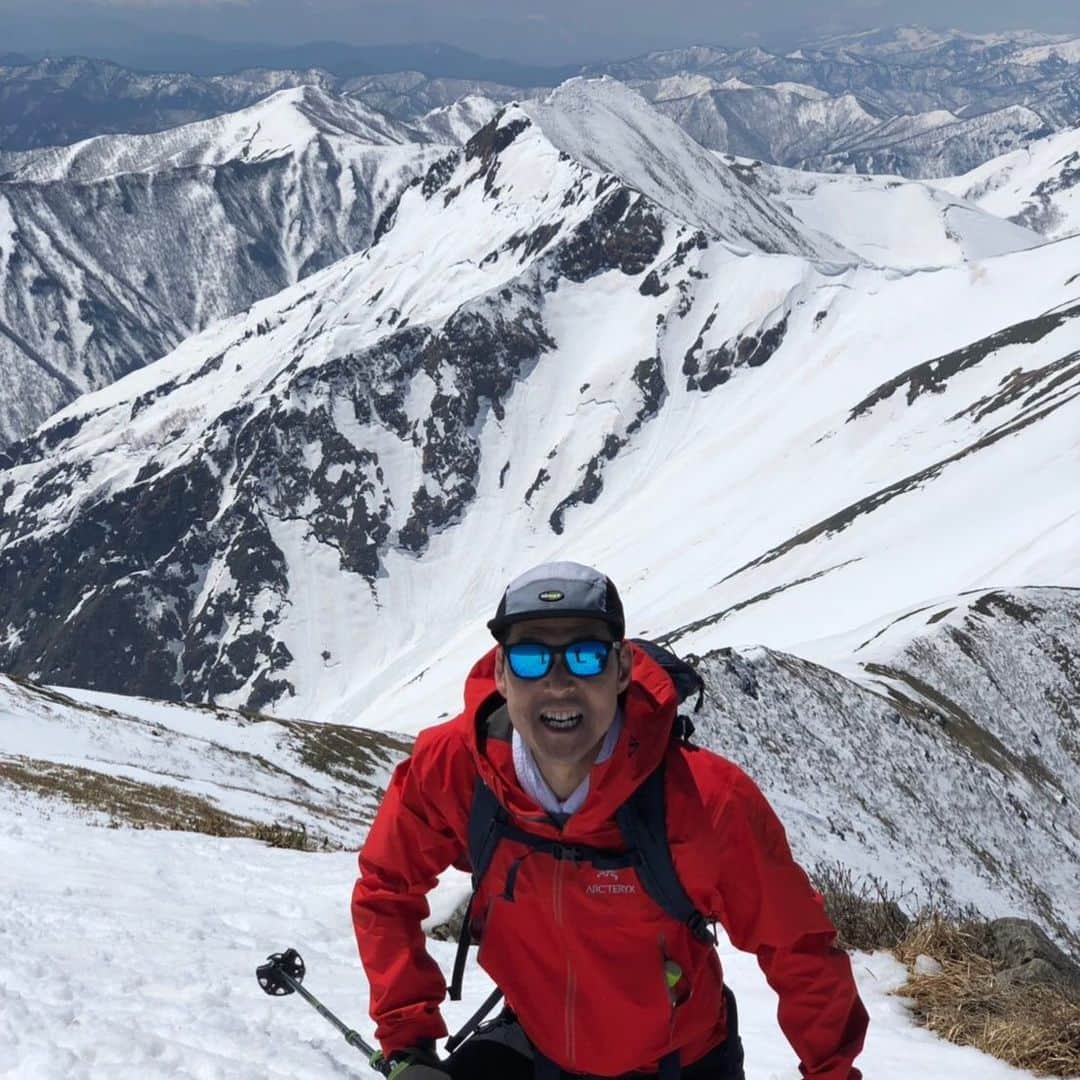 東野幸治さんのインスタグラム写真 - (東野幸治Instagram)「ひかりTVとdtvで配信してます。 peak hunt 東野登山隊 山登ってます！」4月18日 20時16分 - higashinodesu