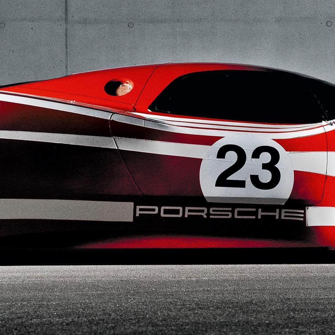 Porscheさんのインスタグラム写真 - (PorscheInstagram)「There’s a lot to discover @Porsche.Museum in Zuffenhausen in 2019. Take an exclusive look at the exhibits that’ll be on display for the first time like the 917 concept study, the 910/8 Bergspyder from 1967, a Porsche Cayman GT4 Clubsport from 2015 or the 1989 Porsche 911 “Flatnose” in the style of the 935. #Porsche #Porsche917 #Bergspyder #CaymanGT4 #Porsche911」4月18日 20時29分 - porsche