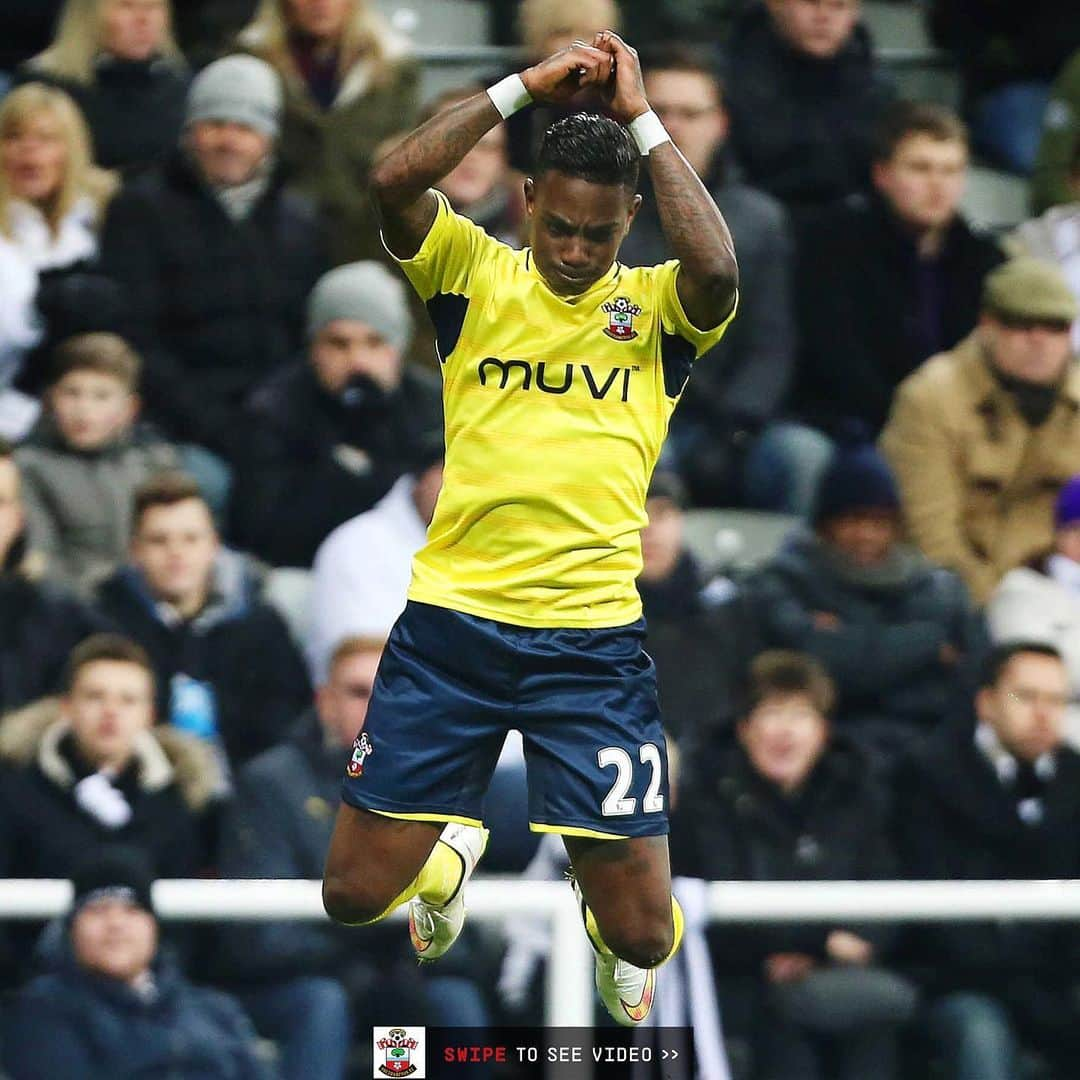 サウサンプトンFCさんのインスタグラム写真 - (サウサンプトンFCInstagram)「Away at #NUFC in the yellow? HAPPY @eljeroelia WEEKEND, EVERYONE! 💛💙🇳🇱 #saintsfc #throwbackthursday #premierleague」4月18日 20時22分 - southamptonfc