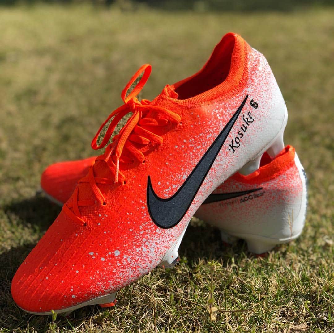 太田宏介のインスタグラム：「『MERCURIAL』 新しい色になりました！ 明日は広島戦。 絶対勝とう！ #nike ✔️ #mercurial  #金j  #太田宏介」