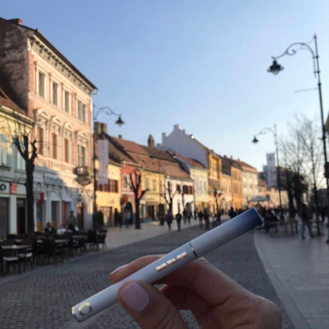 DR.VAPEさんのインスタグラム写真 - (DR.VAPEInstagram)「ルーマニア シビウ🇷🇴 散策するだけでも楽しい可愛らしい街並みです😊 * * #DRVAPE#VAPE#Sibiu#Romania#Arichitecture#house#home#travelgram#traveltotheworld#instagood#travel #ドクターベープ#べイプ#̪シビウ#ルーマニア#ヨーロッパ#家#建築#インテリア#世界旅行#健康#インスタ映え#おしゃれな家#旅好きな人と繋がりたい#禁煙#禁煙グッズ#タバコ#禁煙したい#かわいい家#タビジョ」4月18日 20時22分 - dr.vape_official