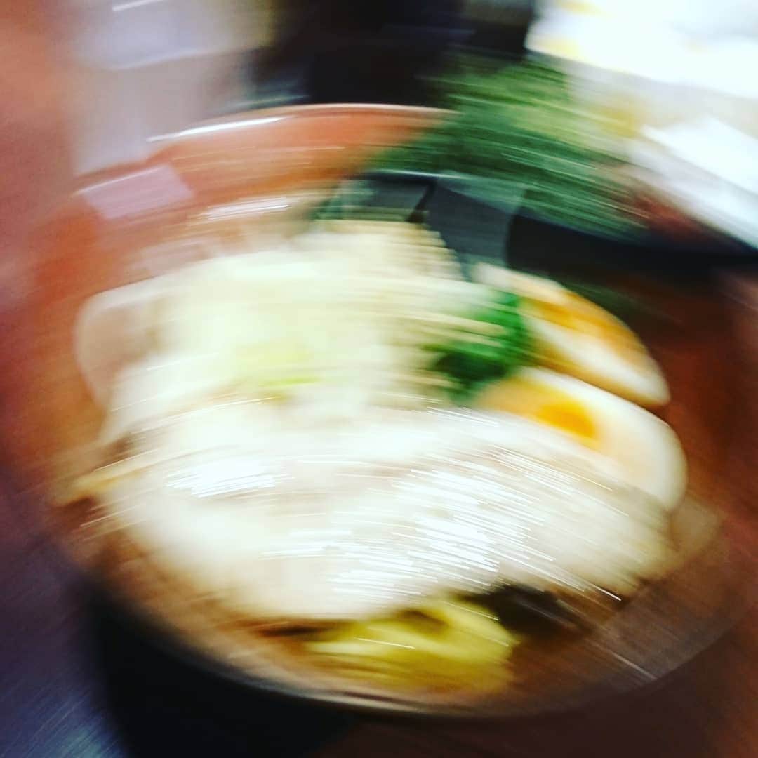 古賀隼斗さんのインスタグラム写真 - (古賀隼斗Instagram)「カレーつけ麺、秀一。 今回は油そばに挑戦。 ここはマジでうまい。 美味すぎて躍動感が半端ない。  #kanaboon #コガハヤト #古賀隼斗 #ブレの美学」4月18日 20時22分 - kanaboontuna