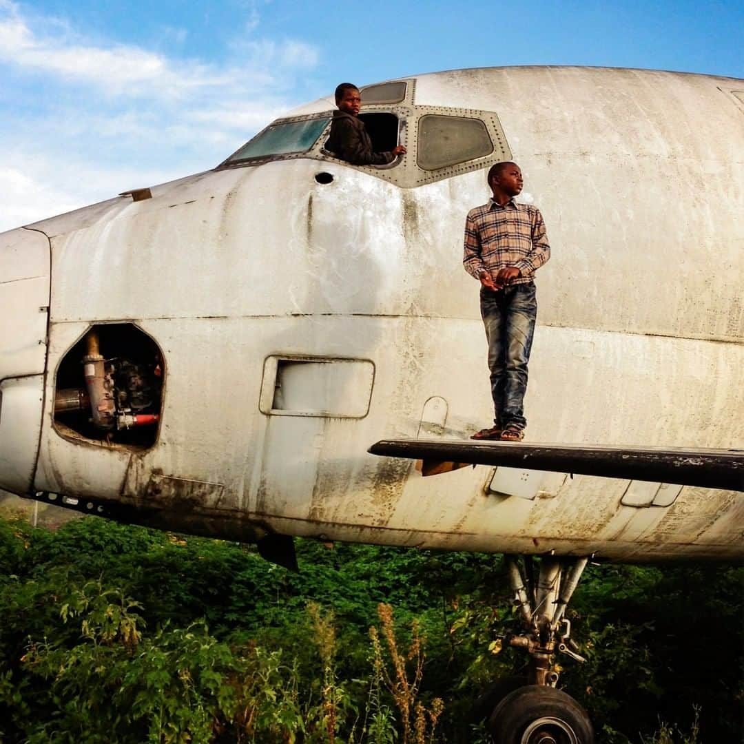 ナショナルジオグラフィックさんのインスタグラム写真 - (ナショナルジオグラフィックInstagram)「Photo by Michael Christopher Brown @michaelchristopherbrown | Abandoned due to wars and volcanic eruptions over the past two decades, these planes at Goma Airport, Democratic Republic of the Congo, became a playground beginning in 2012 for street children, some of whom sold various parts on the streets of Goma.」4月18日 20時38分 - natgeo