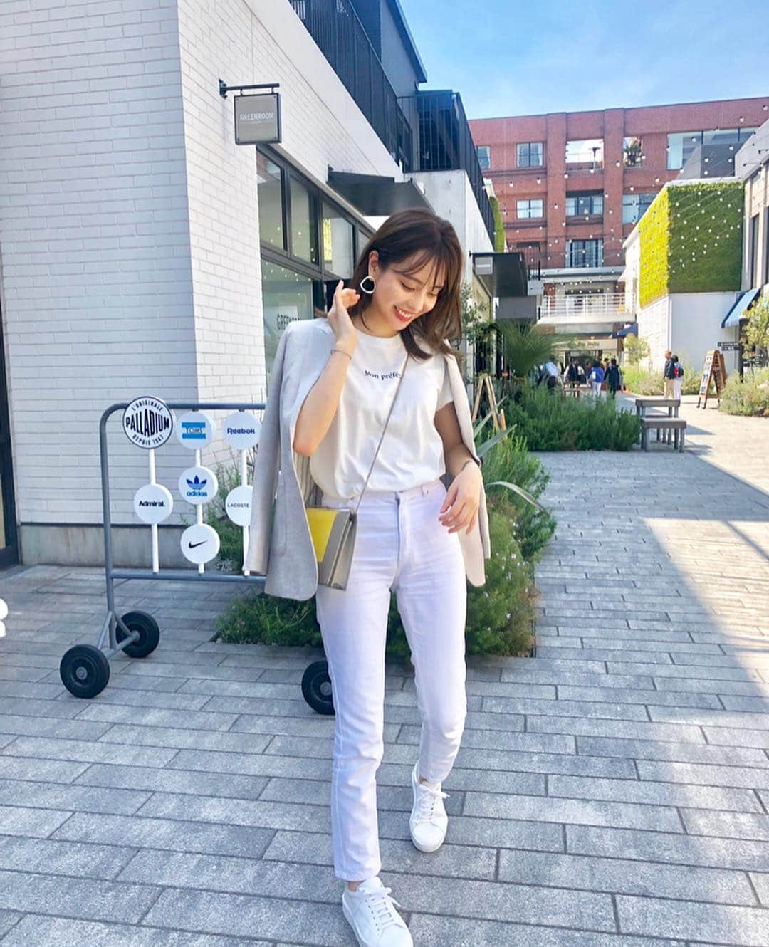 Aoiさんのインスタグラム写真 - (AoiInstagram)「今日は横浜の #マリンアンドウォーク へ🌼 暖かくて本当に気持ちよかった♡  #ootd」4月18日 20時33分 - aoioa