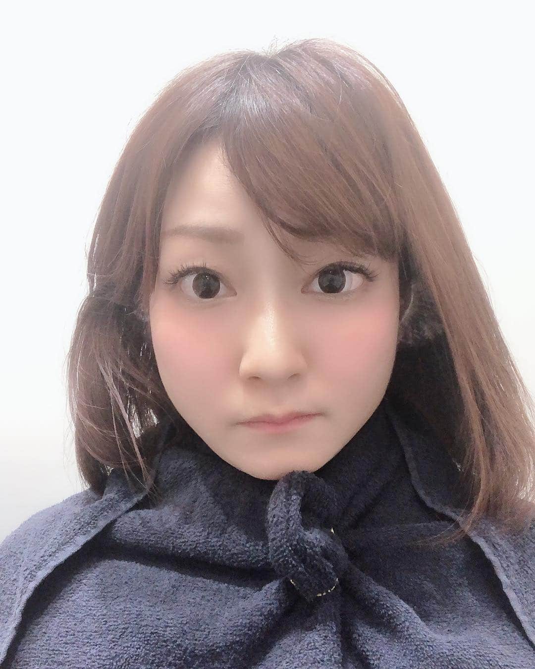 ヒラヤマンのインスタグラム：「かみきった！ビフォーアフター！ #亀谷さん #フリーランスの美容師さん #カット #カラー #グレーとカーキ #それはそうと #ソフトバンクホークス #なぜロッテに勝てない」
