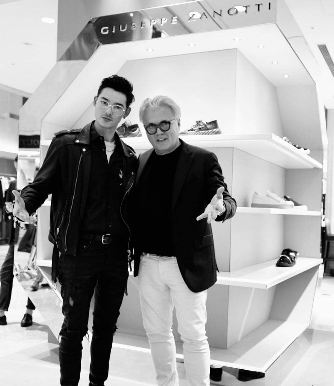 大田光るさんのインスタグラム写真 - (大田光るInstagram)「Thank you so much👟🇮🇹🙏🏼 Nice to meet you @giuseppezanotti 🤡 . #giuseppezanotti」4月18日 20時39分 - hikaruota_official