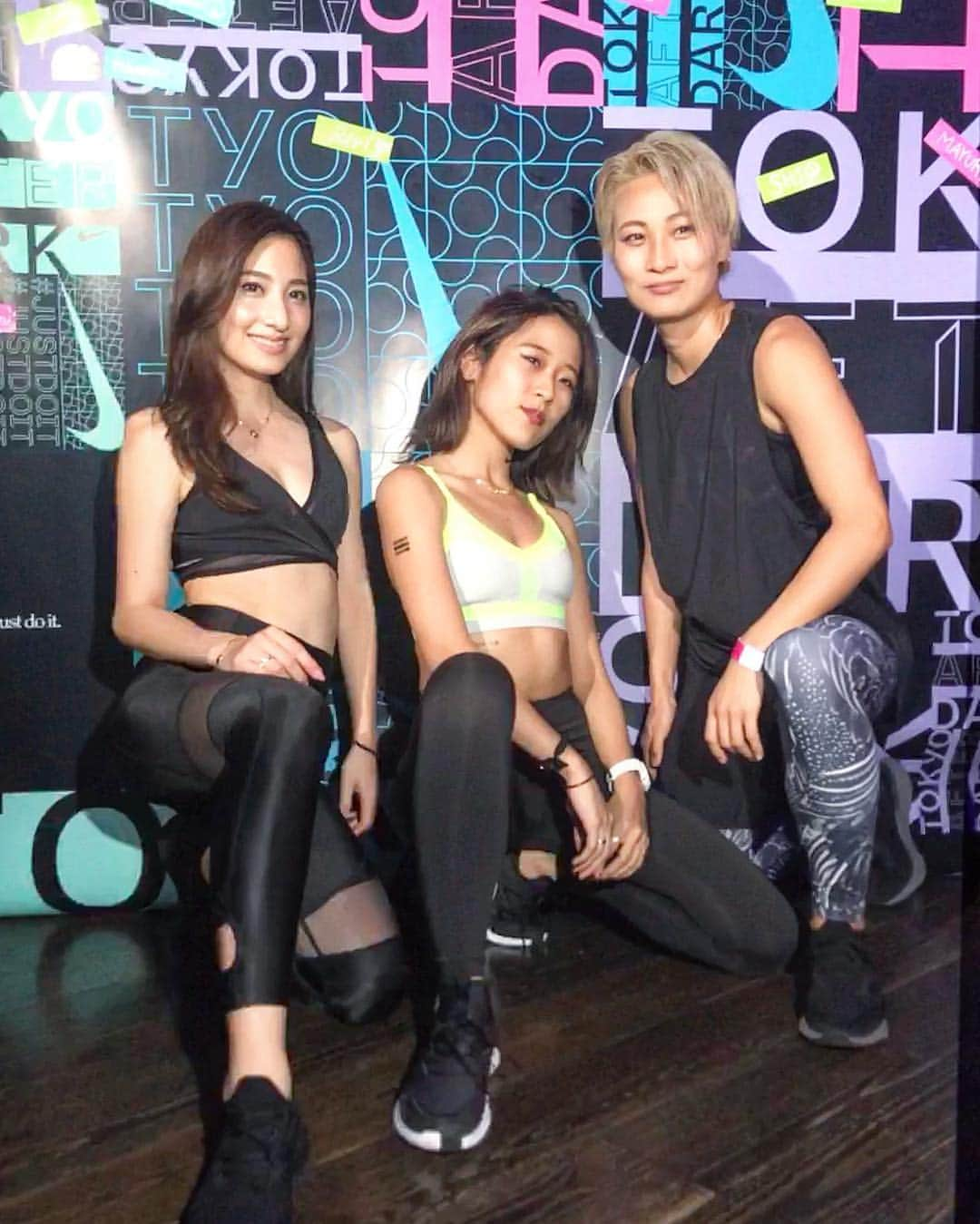 雨宮みずきさんのインスタグラム写真 - (雨宮みずきInstagram)「． NIKEのインスタ映えな壁♡♡ @niketokyo @nikewomen #TOKYOAFTERDARK 🏋️‍♂️‍♀️🗼🌃 ． #NIKEGIRLSTOKYO の #AMBASSADORS の３人集結❤️ @ammymzk0926 @bonnysquadtokyo 👱🏼‍♀️ @tomokoueno 👩🏼 @sasakiki1988 🧑🏼 ． 🔻🔻🔻🔻🔻🔻🔻🔻🔻🔻🔻🔻🔻🔻 明日もやります🙋‍♀️2019年04月19日(金)⌚️ 06:00PM(120MINS) 場所📍TOKYO AFTER DARK@CAMELOT 🔺🔺🔺🔺🔺🔺🔺🔺🔺🔺🔺🔺🔺🔺 ． このSESSIONは、NIKE SPORTS FINDERに 登録した方のみの予約となります。 @bonnysquadtokyo のプロフィールからも URLにとべるので登録お願いします😌❤️ ※はじめるには、LINEアカウントが必要になります。 ． #BONNYSQUADTOKYO #NIKE #niketrainingclub #ナイキランニング #ナイキ #ナイキ女子 #トレーニング #ランニング #ワークアウト #筋トレ女子 #腹筋女子 #ダイエット #トレーニング女子 #栄養士 #スポーツ女子 #スポーツウェア #ダイエット #ナイトクラブ #ビジョン #渋谷vision #shibuyavision」4月18日 20時54分 - ammymzk0926