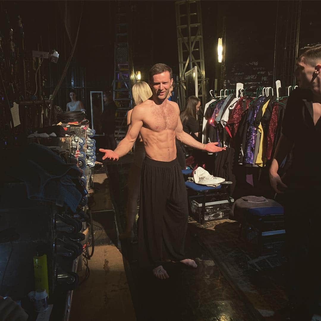 ハリー・ジャッドさんのインスタグラム写真 - (ハリー・ジャッドInstagram)「Whaaaaat? 🤷🏻‍♂️ #backstage #ripituptheshow #dancecardio」4月18日 21時03分 - harryjudd