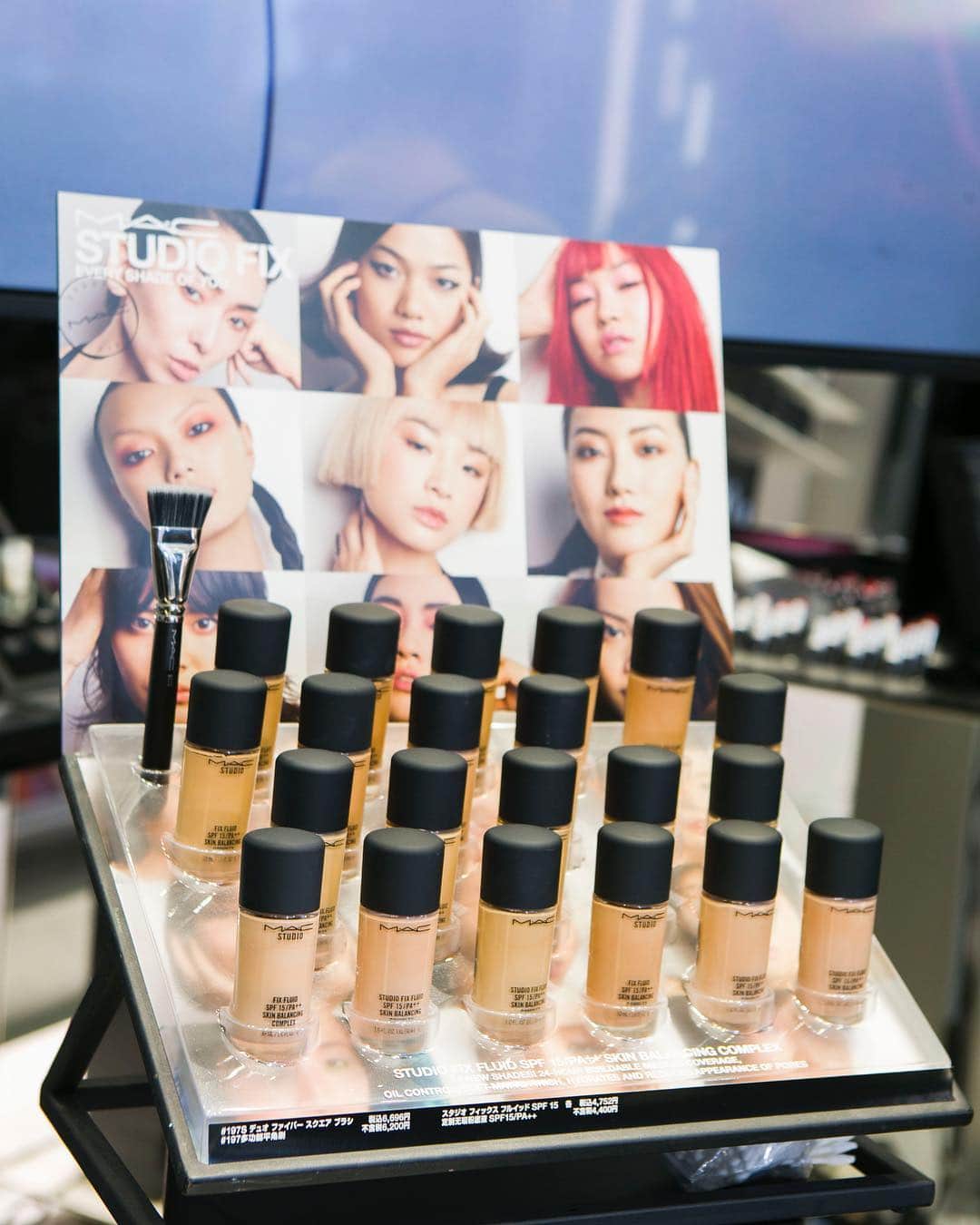 M∙A∙C Cosmetics Japanのインスタグラム：「⠀ M·A·Cの人気No.1リキッドファンデーション スタジオ フィックス フルイッド SPF 15 から新色登場! ⠀ スタジオシリーズは、 スタジオシューティングで求められるパーフェクトスキンを目指して"スタジオ”と名づけられました カバー力も写真写りもとても優秀です ⠀ #MACStudioFix #スタジオフィックスフルイッド #EveryShadeOfYou ⠀ ⠀ ⠀ ⠀ ⠀ ⠀ #MACCosmeticsJapan #MACコスメ #MACCosmetics  #MAC #コスメ #メイク #foundation #FluidFoundation #Fluid #ファンデーション #フルイドファンデーション #MACスタジオフィックス #新色 #クリーミースキン #サンキススキン #CreamySkin #SunKissSkin #スタジオフィックス #イベント #表参道ヒルズ」