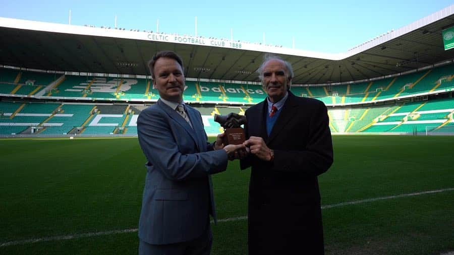 アスレティック・ビルバオさんのインスタグラム写真 - (アスレティック・ビルバオInstagram)「📸 Athletic Clubak Billy McNeill omen du Glasgowen.  El Athletic honra en Glasgow a Billy McNeill @CelticFC #OneClubManAward 🔴⚪」4月18日 21時01分 - athleticclub