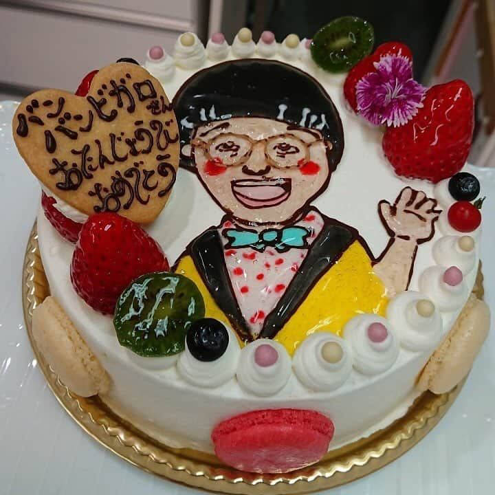 もりやすバンバンビガロさんのインスタグラム写真 - (もりやすバンバンビガロInstagram)「昨日、誕生日お祝いしていただきましたー❗️嬉しさズバババーンです^ - ^  #誕生日は3月16日です #サプライズでした😁 #もりやすバンバンビガロ #ギャビナス」4月18日 21時12分 - moriyasubanbanbigaro