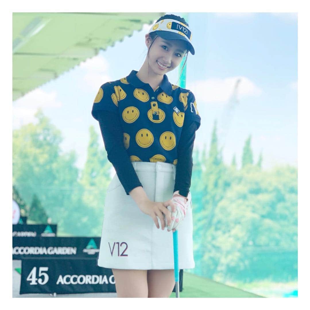 筒井萌子のインスタグラム：「* 今日も、ゴルフ番組⛳️の収録でした◡̈⃝ 衣装は @v12golf_official さん（´-`）.｡oO 大好きなニコちゃんコーデにしてみたよ⭐️ ・ #筒井萌子 #女優 #actress #モデル #model #岡山  #shooting #instagood #instalike #converse #撮影 #followme #instalike #ブリヂストンゴルフ #tommyjeans  #lee #ゴルフ #ゴルフ女子 #ゴルフコーデ #골프 #좋아요반사 #좋아요그램 #좋아요환영 #데일리그램 #패션 #오오티디 #카페 #카페 #ジャパンゴルフフェア #ゴルジョバ #ゴルフドゥ」