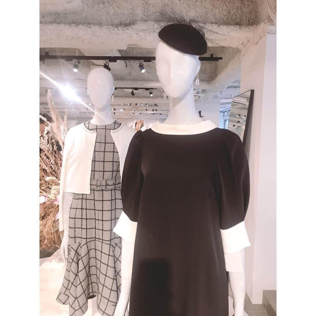 andGIRLさんのインスタグラム写真 - (andGIRLInstagram)「CELFORDの展示会へ👗❤︎﻿﻿ ﻿﻿ ツイードや繊細なレースなど﻿ 秋冬らしいスタイルがお目見え✨﻿﻿ CELFORDらしい上品なアイテムがたくさん💕﻿﻿ ﻿ 小物も素敵でファー×クロコ素材の﻿ 靴とバッグにトキメキました...😍（2枚目）﻿﻿ ﻿﻿ #CELFORD #セルフォード #秋冬 #展示会レポ #展示会 #andGIRL #アンドガール」4月18日 21時27分 - andgirl_jp