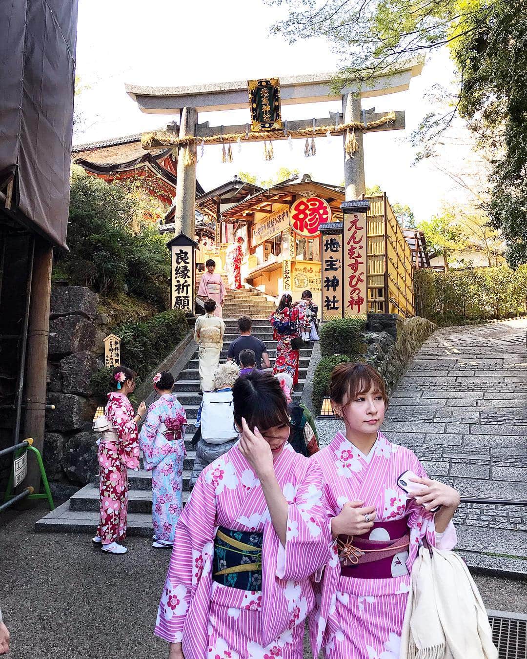 Rodner Figueroaさんのインスタグラム写真 - (Rodner FigueroaInstagram)「Candid Japanese moments!!! ⛩ 🇯🇵 #japan #kyoto #kiyomizuderatemple #japon」4月18日 21時31分 - rodnerfigueroa
