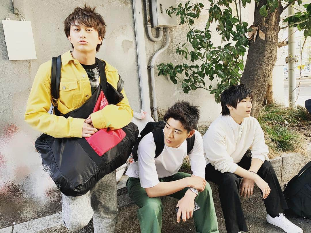 BOYS AND MENさんのインスタグラム写真 - (BOYS AND MENInstagram)「今日もボイメン全員でのお仕事でした‼️ 帰りに東京で少し時間が出来た3人で六本木の街をただただ歩いてました…… 解散したまたま出会った小林と本田で仲良くお喋りしながらお茶してました(^^) #ボイメン #辻本達規 #小林豊 #本田剛文」4月18日 21時43分 - boysandmen_official