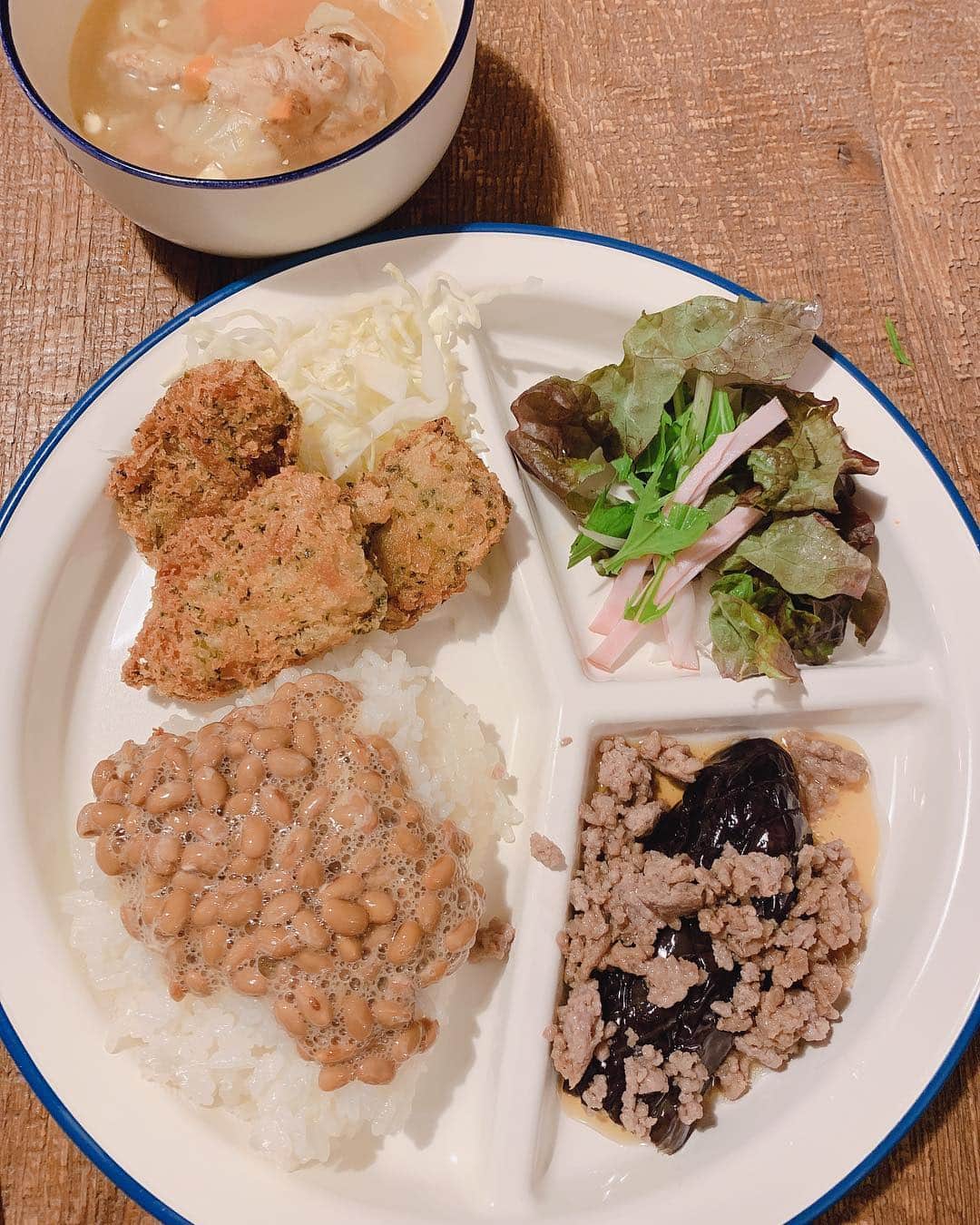 若林翔子さんのインスタグラム写真 - (若林翔子Instagram)「* * たまってしまってた夕ごはん。 魚料理習いたいなー🐟 * * #夕飯 #夕ごはん #ワンプレートごはん  #こどもごはん #魚料理バリバリできる人 #なりたい」4月18日 21時44分 - shokowakabayashi1685