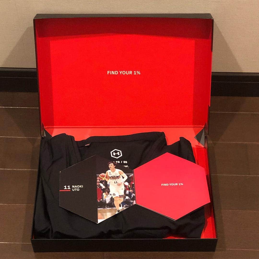 のインスタグラム：「アンダーアーマーさんから新しく発売される「RUSH」が届きました。 着るだけで体内の酸素濃度が上がり、アスリートに1％のアドバンテージをもたらせてくれるインナーです。  #uarush #UAラッシュ #アンダーアーマー」